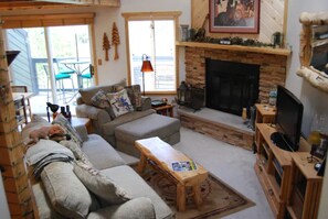 TV, fireplace