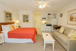 Premium bedding, iron/ironing board, free WiFi, bed sheets - Players Club Resort (Hilton Head Island)