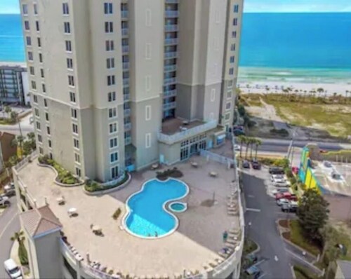 Good times, great views, lots of space, and easy access to the beach.