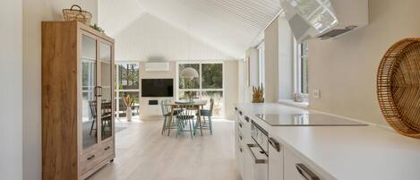 Fridge, dishwasher, coffee/tea maker