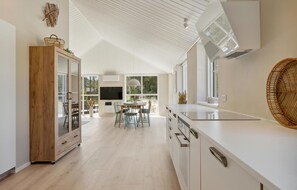 Køleskab, opvaskemaskine, kaffe-/temaskine