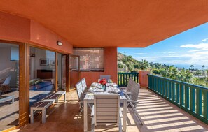 Outdoor dining - 2 bedroom beautiful apartment in Benalmádena (Benalmádena)