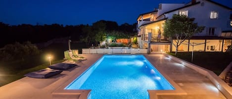 Outdoor pool, a heated pool