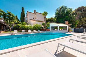 Piscine extérieure, piscine chauffée