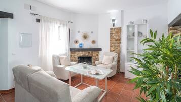 Televisie en een open haard