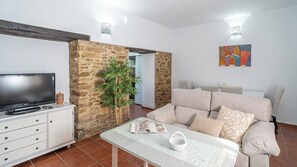 Televisión y chimenea