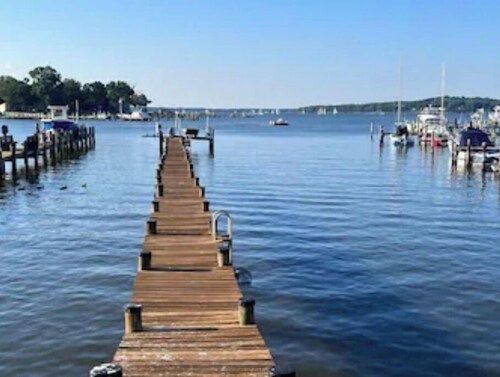 Luxury Waterfront with Big Views 10 min from Downtown Annapolis