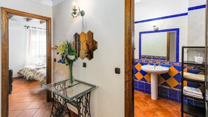 Shower, hair dryer - Casa de Teones con piscina privada Montecorto by Ruralidays (Málaga)