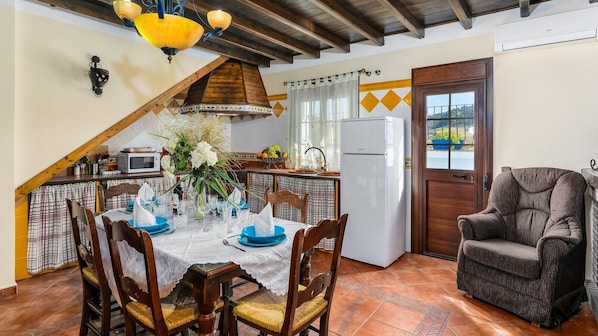 Dining - Casa de Teones con piscina privada Montecorto by Ruralidays (Málaga)