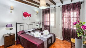 5 bedrooms, travel cot, WiFi