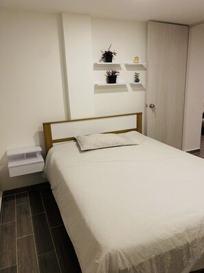 2 عدّة غرف نوم وواي فاي مجانًا وملاءات أسرّة