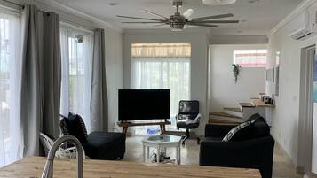 Smart TV, videojuegos, libros y videoteca
