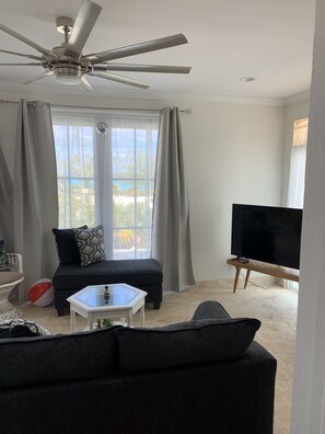 Smart TV, video games, books, video library - Ocean Front facing the Tropic of Cancer Beach !! (Little Exuma)