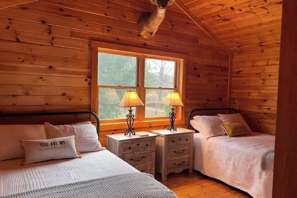 4 slaapkamers, een strijkplank/strijkijzer, reisbedje, gratis wifi