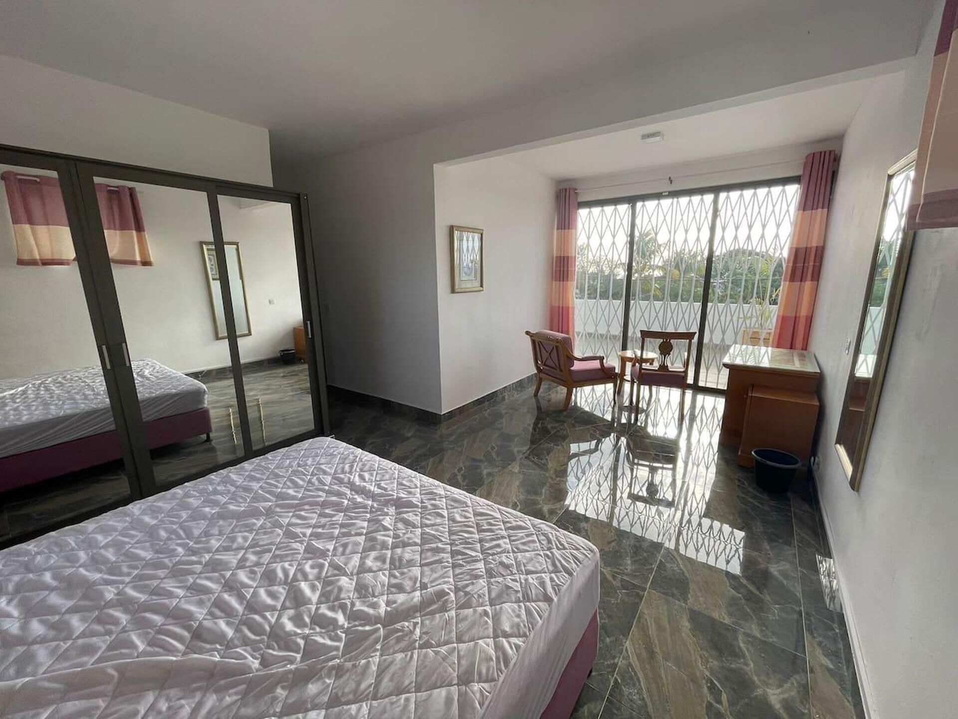 Spacious 4-bed Villa in Flic en Flac Roof top bar