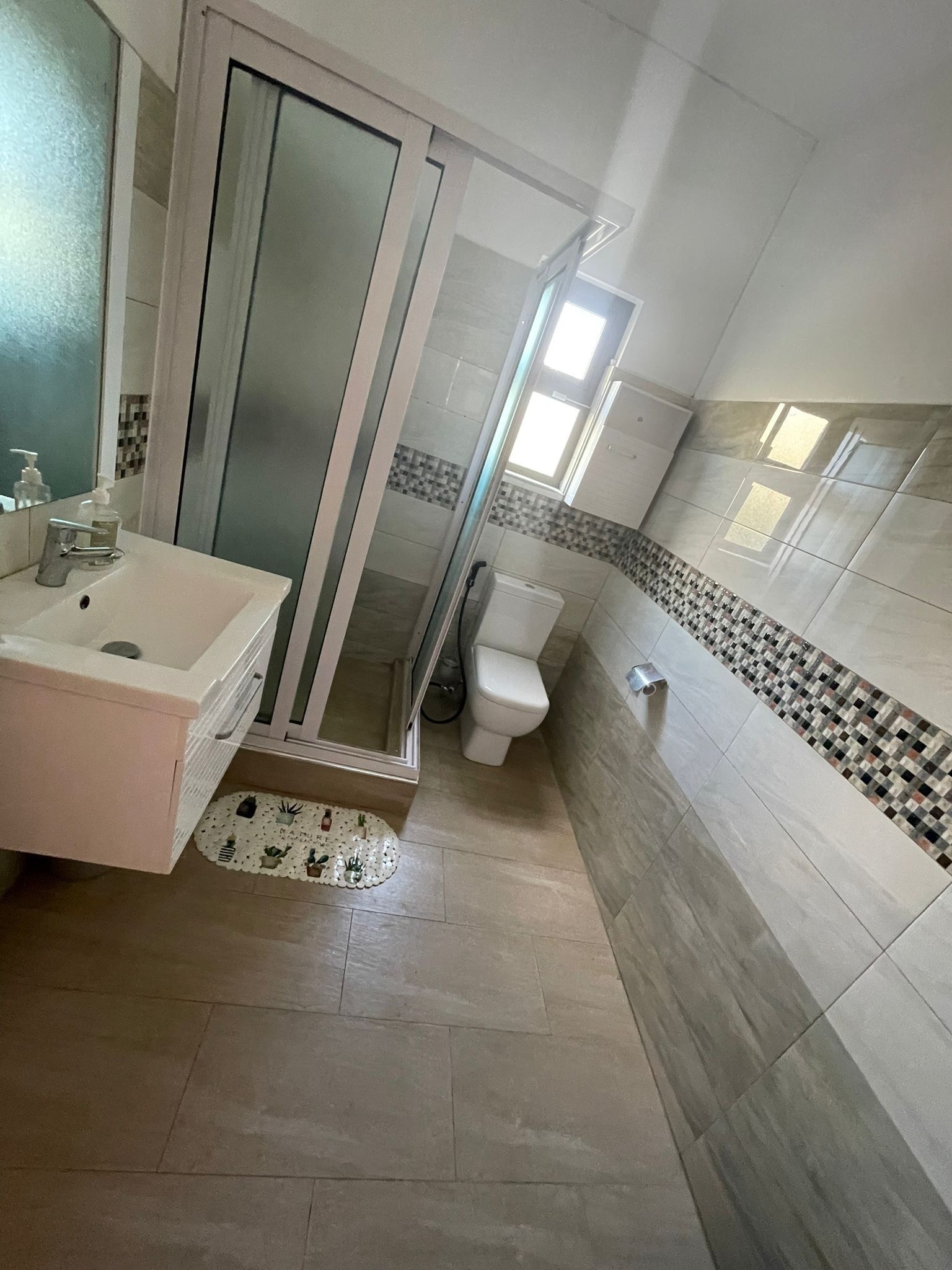 Spacious 4-bed Villa in Flic en Flac Roof top bar