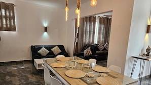 Villa | Dining - Spacious Private Villa With Roof top bar (Flic-en-Flac)