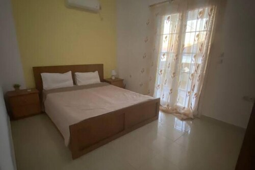 Villa - Sleeps 7 - Hot Tub - Pets - Sea View