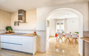 Fridge, microwave, dishwasher, coffee/tea maker