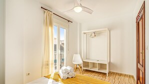 A hotel room with a bed, a wardrobe, a mirror, and a ceiling fan. - Stunning air conditioned House (Cijuela)