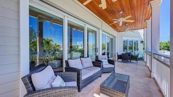House, Smoking | Terrace/patio