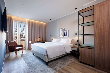 Ropa de cama de alta calidad, cubrecamas y minibar