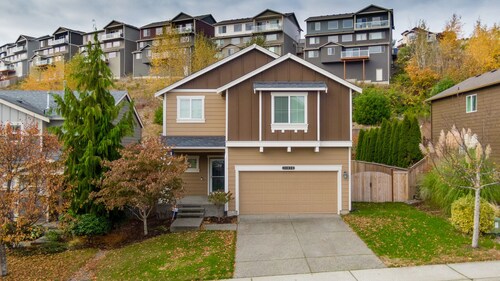 Bonney Lake House INN  W/Jacuzzi and Centralized AC