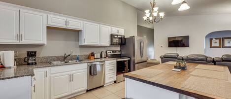 Fridge, microwave, stovetop, dishwasher