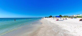 Anna Maria Island Surfside Bungalow