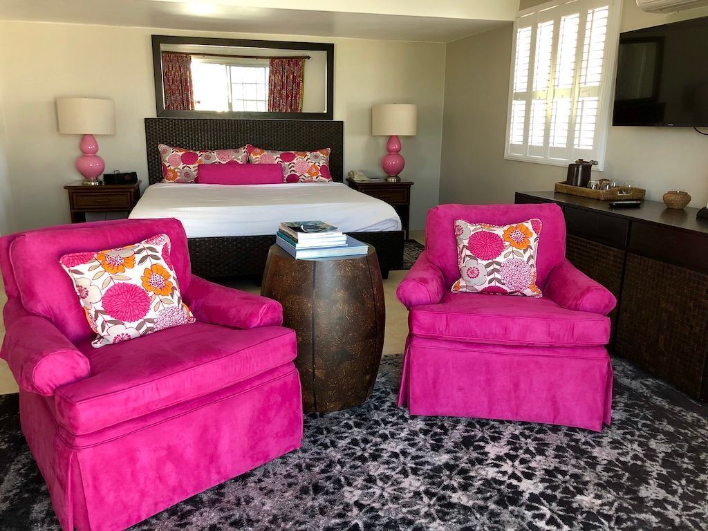 Een kluis op de kamer, een strijkplank/strijkijzer, gratis wifi