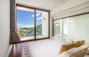 4 bedrooms, free WiFi, bed sheets