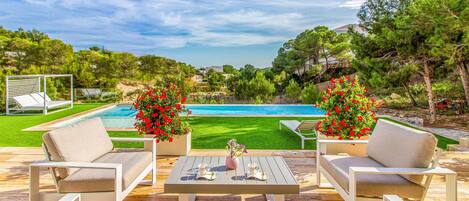 تناول الطعام بالخارج