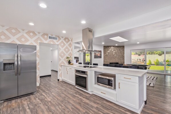 Highchair, dining tables - Old Hollywood (Scottsdale)