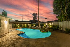 Outdoor pool, a heated pool - Old Hollywood (Scottsdale)