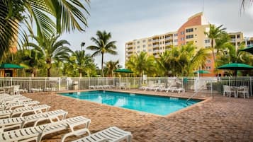 Piscina externa, piscina aquecida