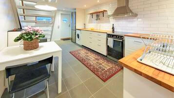 Réfrigérateur, four, plaque de cuisson, lave-vaisselle