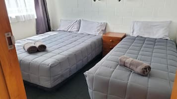 Muebles diferentes, tabla de planchar con plancha y wifi gratis