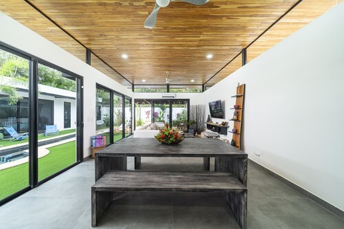 350m to beach - Guitar-shaped Pool – Kitchen - BBQ: Casa Guitarra