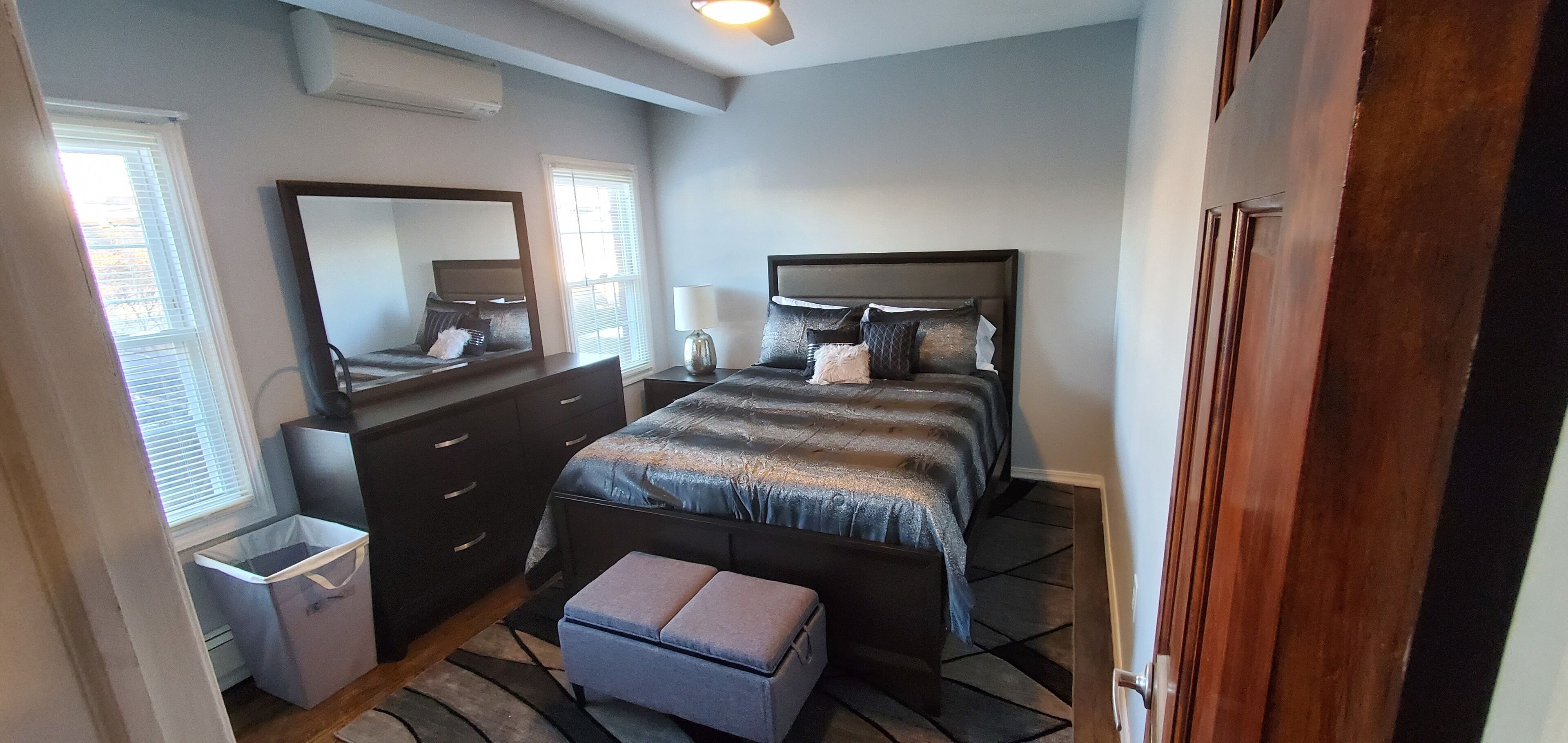 3 Bedroom  Apartment. 5 min to JFK Airport. 30 min to Penn Station
