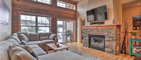 TV, fireplace