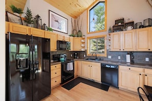 Private kitchen - Family-Friendly Jefferson Cabin w/ Amazing Views! (Jefferson)