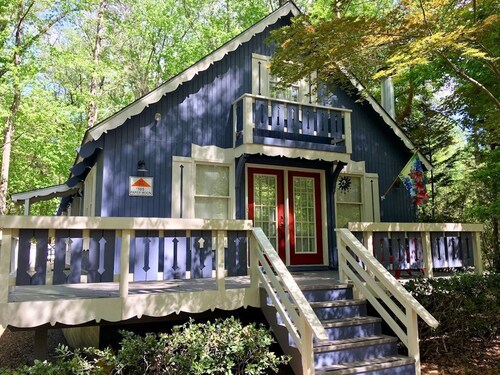 Cozy Pine Mountain Chalet Minutes Away from Callaway Gardens