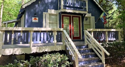 Cozy Pine Mountain Chalet Minutes Away from Callaway Gardens