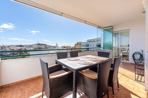 Unclassified image, 3 of 22, button