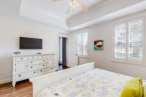 3 bedrooms, iron/ironing board, WiFi, bed sheets