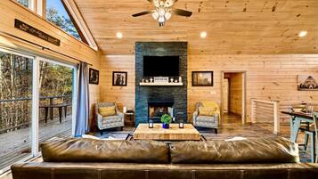 Smart TV, chimenea, reproductor de DVD y futbolito