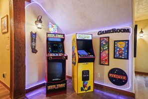 Game room - Near Lake and Downtown, Gameroom (McCall)