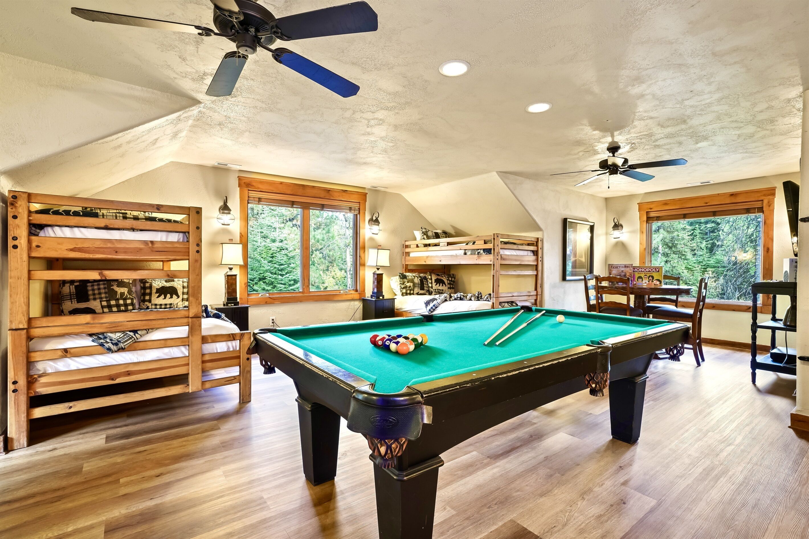 4 bedrooms, desk, iron/ironing board, travel cot