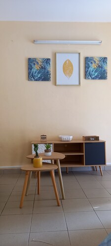 5 minutes from the beach. Apartment close to all amenities.