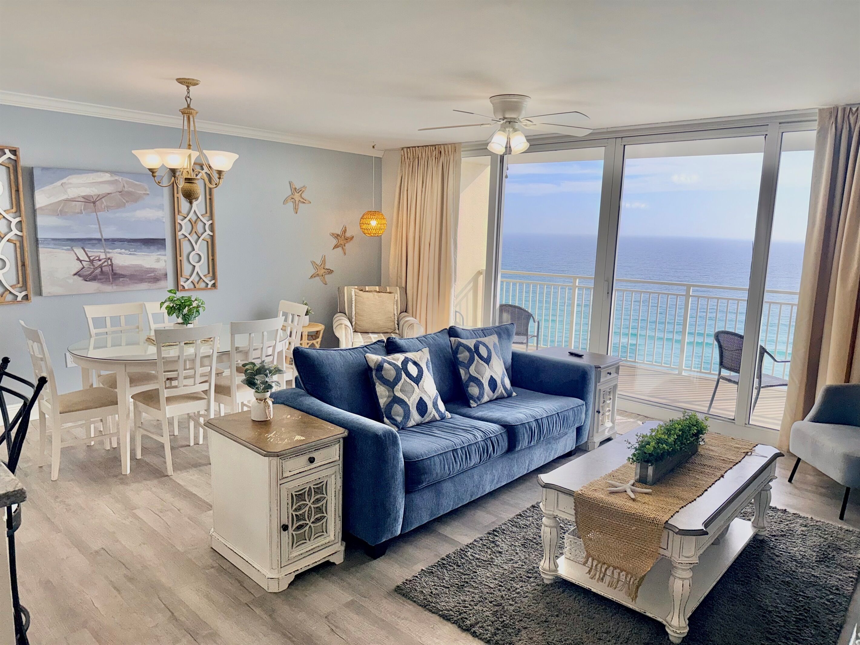 Smart-tv, een dvd-speler, tafelvoetbal en een tafeltennistafel